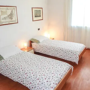 Cavour 3*, Ferrare Italie